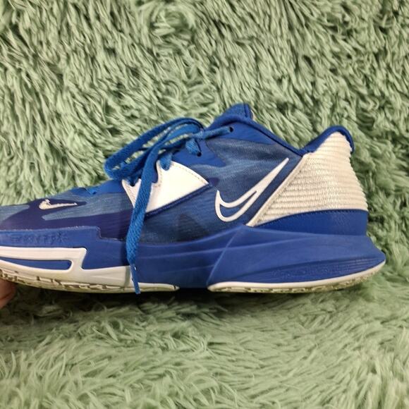 Athletic_Shoes